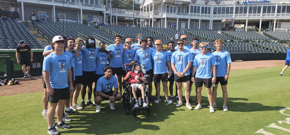 Off the IR and back to the field today for <a href="/BaseballKeepers/">Keeper of The Game</a> Camp at <a href="/RidersBaseball/">Frisco RoughRiders</a> 
Great to see all the kiddos today! Loved seeing the <a href="/EastfieldBSB/">Eastfield Baseball</a> guys out helping our special ballplayers.