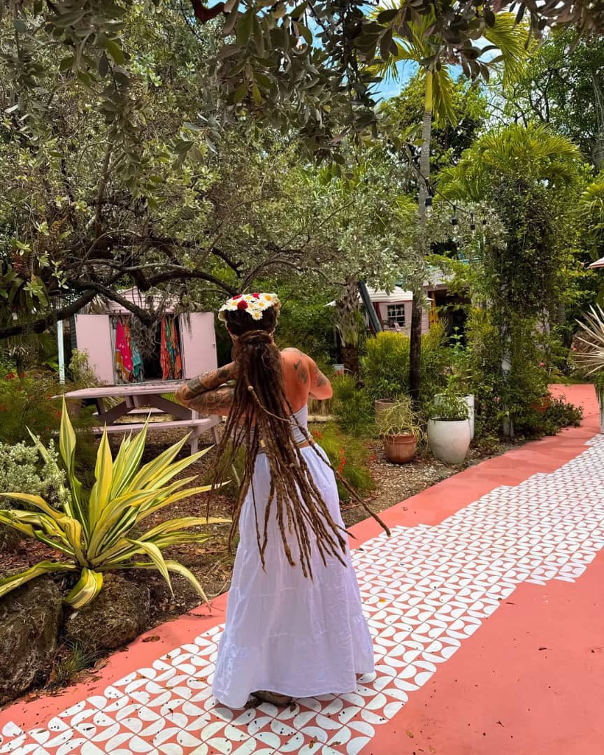 summersaunder's tweet photo. Playing in the garden 🪴 https://t.co/ATnvDapUe9