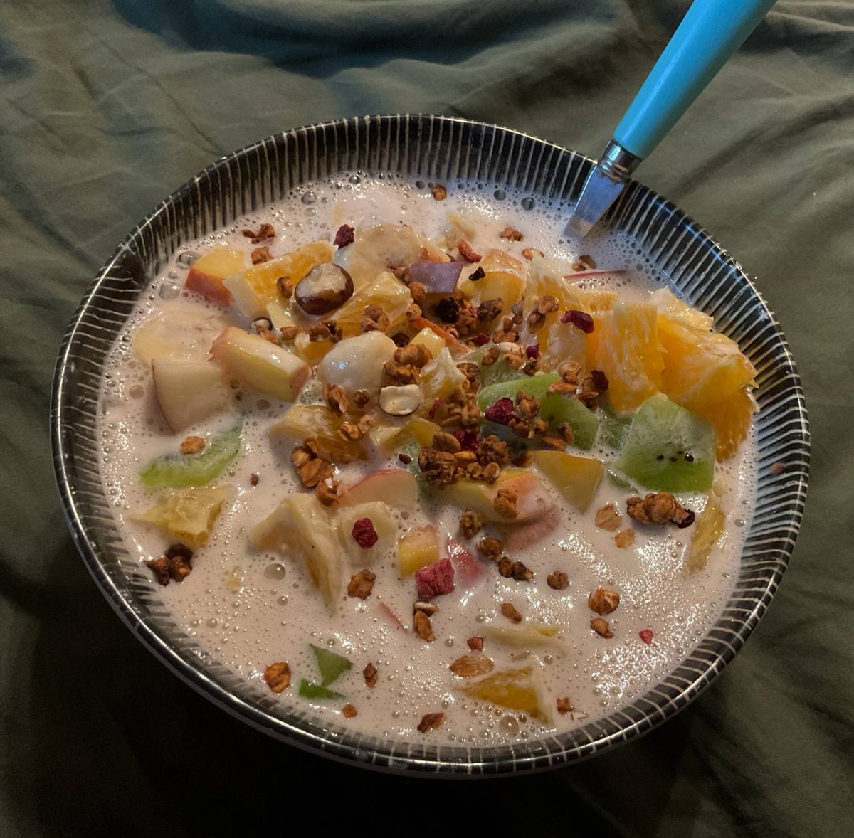 не знаю что все ноют будто показанная в посте еда это единственное чем можно питаться при диете