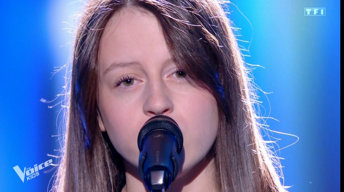 On passe d'un groupe certes choupi mais qui n'en met pas une dedans à une perfection de voix, d'interprétation (quelle maturité à 12 ans pour un tel texte !). 
Je ne comprends pas bien ce que font les casteurs... 🧐
 #TheVoiceKids