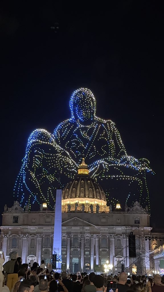 deusimpera's tweet image. Our Lady, at the Vatican.