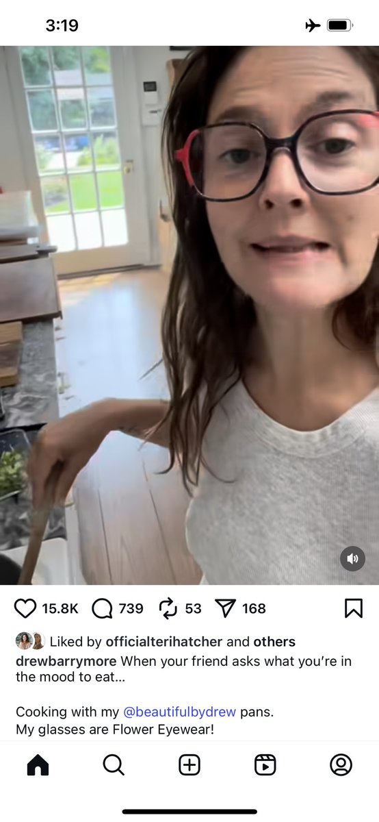 CapeFloy's tweet image. Why aren’t you OUTSIDE playing sports? 
And, why does actor Scott Wolf feel like his wife is the nanny homeschooling with a rape whistle at chapel at wartime?
#deportFloy #doingstuff