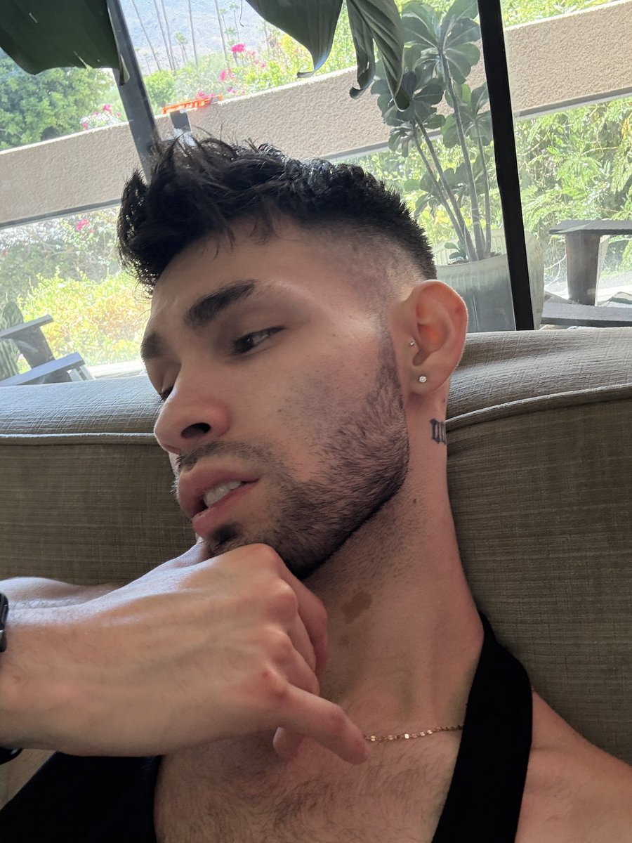 max tweet media