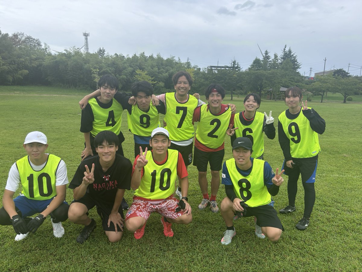 SamTanaka314's tweet photo. アルティメットクリニック新潟1日目開催しました！激アツのアルティメット白熱教室でした！大変ありがとうございました！
本日9時より、２日目行います！雨止んでください☂️😢 https://t.co/FhtnABEtME