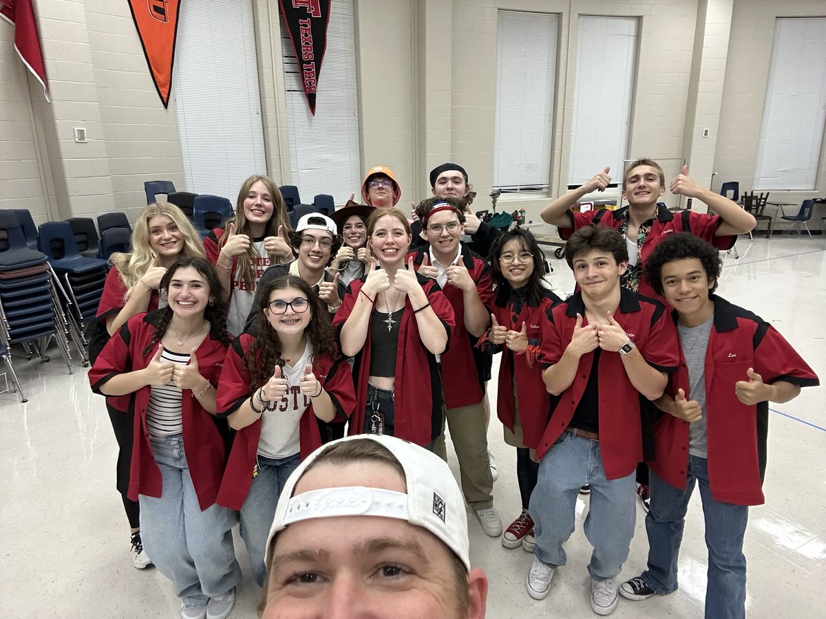 THATS A WRAP ON THE FIRST SHOW! Thank you to everyone who came and supported the improv troupe! We raided a total of 1432$ dollars for the Montgomery county food bank! Thank you and see you at the next one!