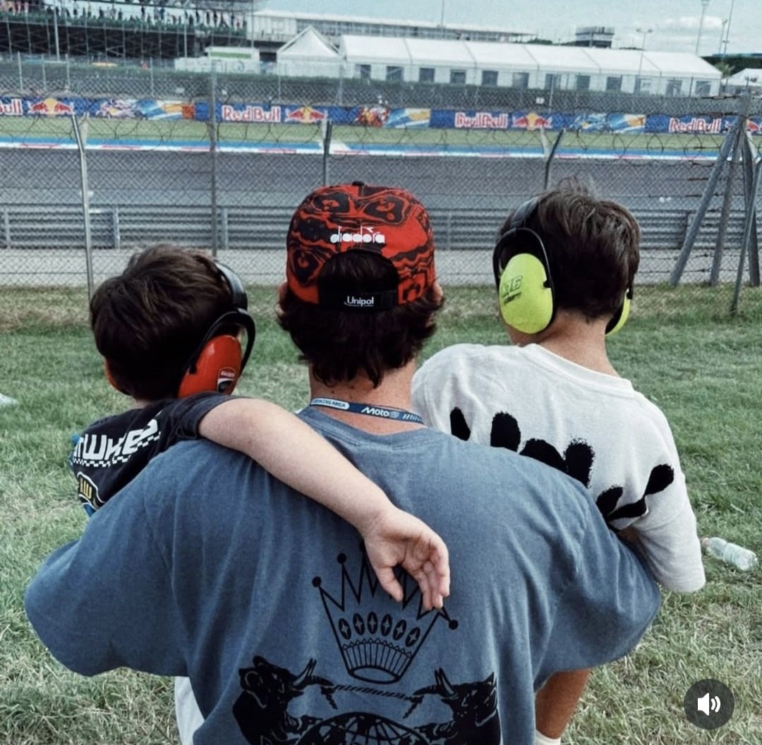 bennyyz_'s tweet image. sono quasi le 23 e @pierspollon decide di regalarci un carosello meraviglioso e pieno di dolcezza🥹
#Spollondì #Spollonverso