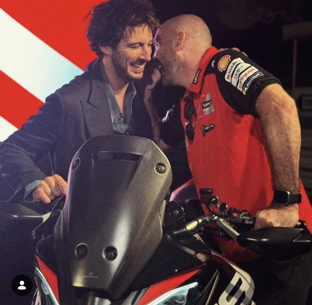 bennyyz_'s tweet image. sono quasi le 23 e @pierspollon decide di regalarci un carosello meraviglioso e pieno di dolcezza🥹
#Spollondì #Spollonverso