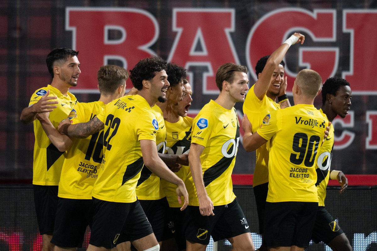 joost_blaauwhof's tweet photo. Ongelofelijk hoe NAC op karakter een gelijkspel uit het vuur sleept in Enschede. Dood en begraven, na een zeer bijzondere penaltycheck. En toch weer opgestaan op bezoek bij FC Twente. Dit kan wel eens een heel duur punt blijken. 2-2. Met de groeten van Raul Paula. #NACpraat https://t.co/7PUY2m8mv7