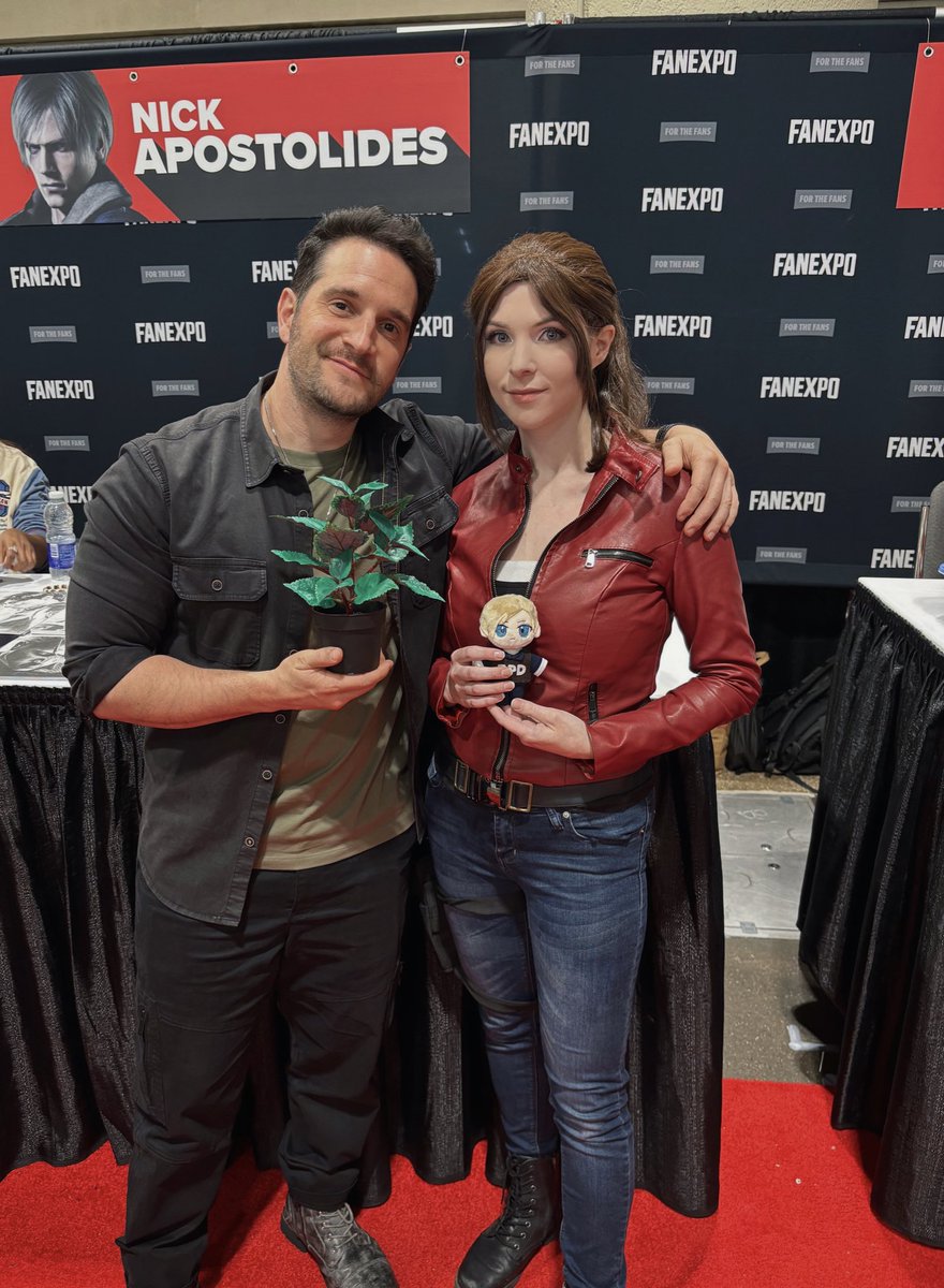 Claire and Leon ☺️
Got to finally meet <a href="/Nik_apostolides/">Nick Apostolides</a> aka Leon ✨