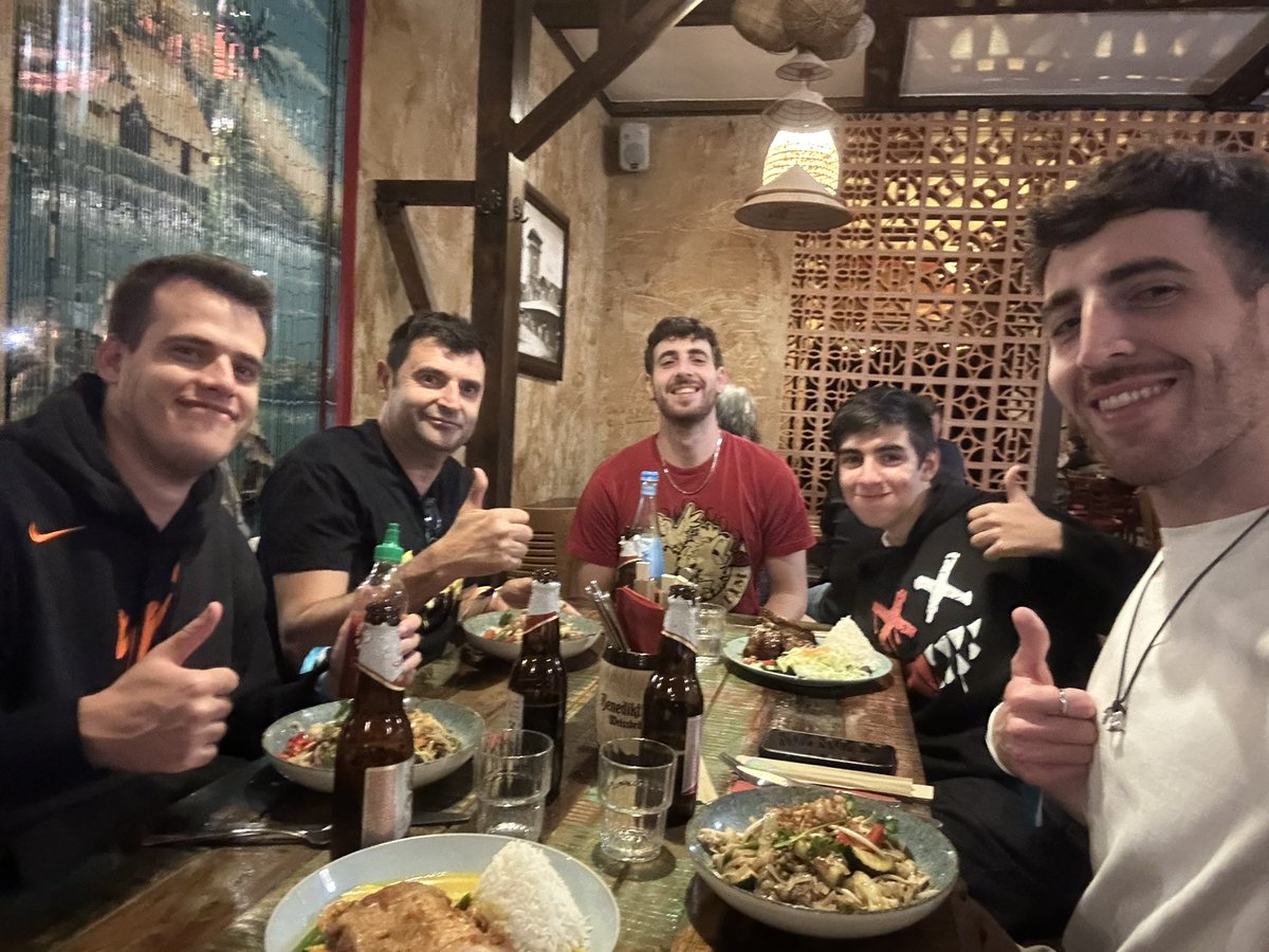 🚨🚨Dia 2 para <a href="/elrasTCG/">Raúl Santander</a> y <a href="/Victor_PTCG/">Victor de Torres | Torre Quemada ✈️Lille🇫🇷</a> en el primer Regional de la temporada en Frankfurt🚨🚨

Cena en vietnamita 🇻🇳 bien merecida

Compañía inmejorable 😊

Seguimos mañana 🔜