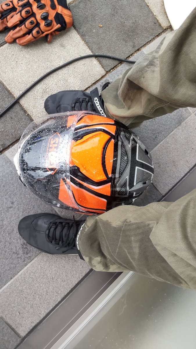 tanabatarider's tweet photo. 出発地点と目的地の天気しか調べずにカッパを持たずに走り出すからビショビショになる
楽しかったからまぁいいか
取り敢えずツーリング続行 https://t.co/3egg36m13m