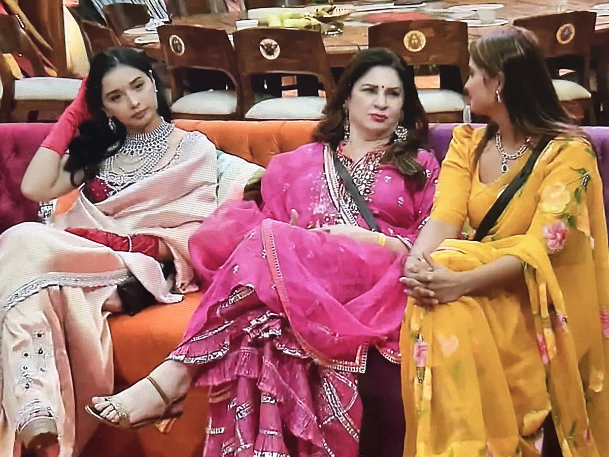 “you’re so funny, Neelam” 
“you made me laugh, Neelam”

insecurity uchal uchal ke bahar ari hai. 
#bb19 #biggboss19