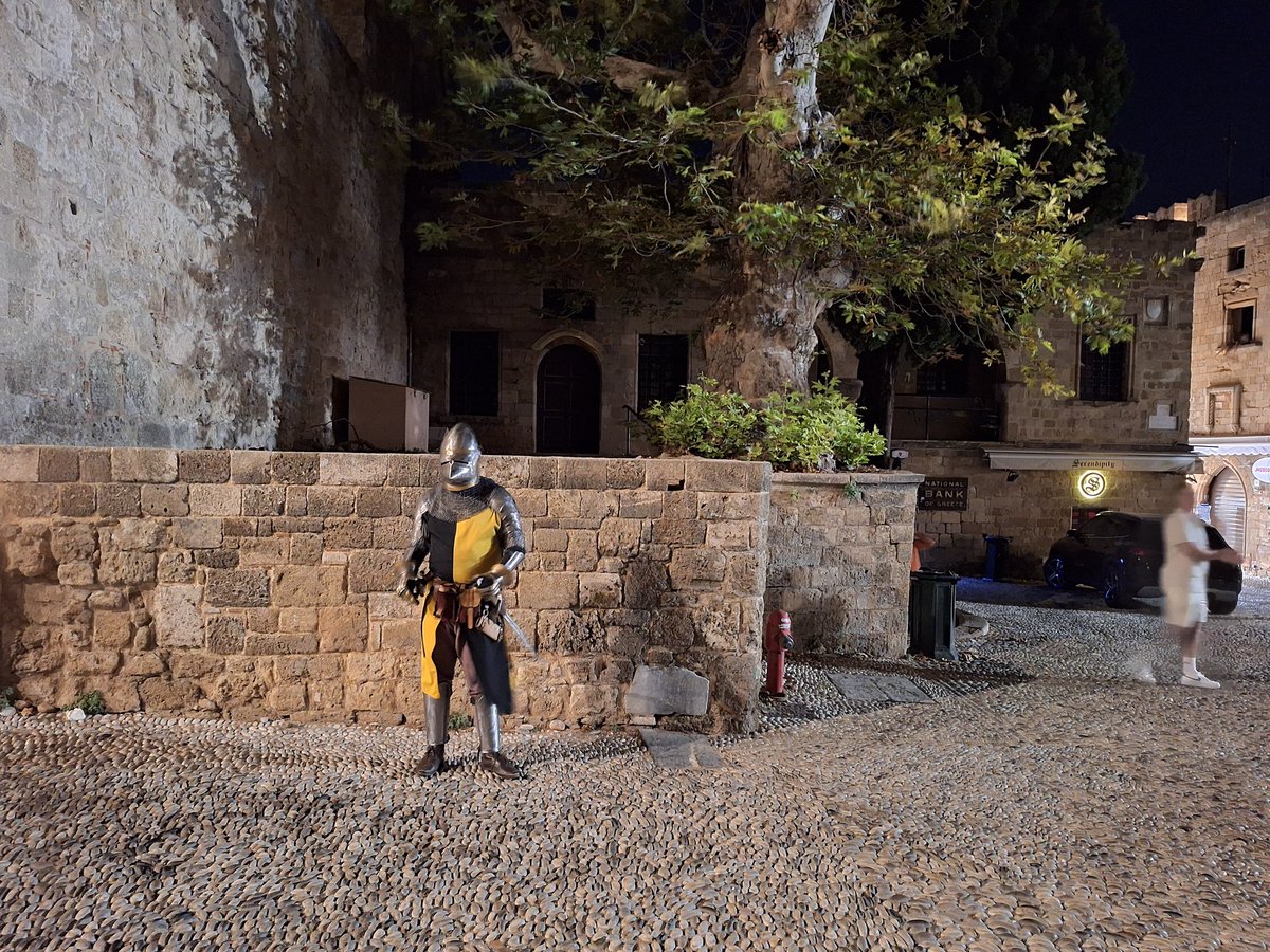 За момент помислив сум патувал низ времето