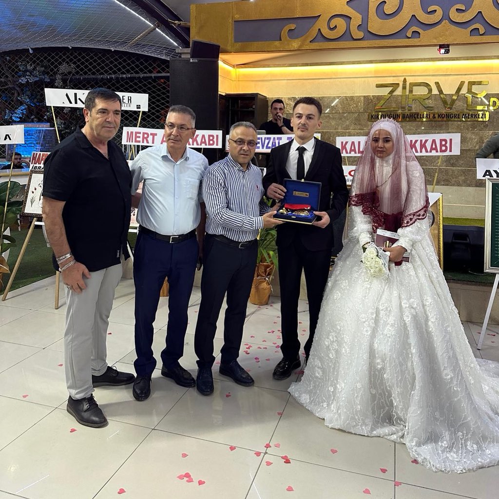 AK Parti Karatay İlçe Başkanlığı (@akparti_karatay) on Twitter photo Hamdouk ve Akkaya ailelerinin düğün törenlerine İlçe Başkanımız Akif Demirci ve yönetim yönetim kurulu üyelerimizle birlikte katılım sağladık.
Evlenen çiftlerimize ömür boyu mutluluklar diler, hayırlı ve huzurlu bir yaşam temenni ederiz.
<a href="/avakifdemirci/">Akif Demirci 🇹🇷</a> Hamdouk ve Akkaya ailelerinin düğün törenlerine İlçe Başkanımız Akif Demirci ve yönetim yönetim kurulu üyelerimizle birlikte katılım sağladık.
Evlenen çiftlerimize ömür boyu mutluluklar diler, hayırlı ve huzurlu bir yaşam temenni ederiz.
<a href="/avakifdemirci/">Akif Demirci 🇹🇷</a>