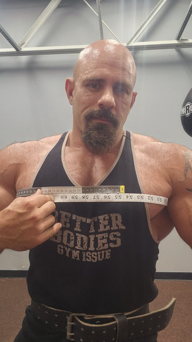 JustinMetrando's tweet photo. I found a tape lol
Lats, bis and tris are pumped here.

#Justmessingaround
#flexing
#bigarms
#biceps
#triceps
#bodybuilder 
#pumped https://t.co/z2r38hlpoF