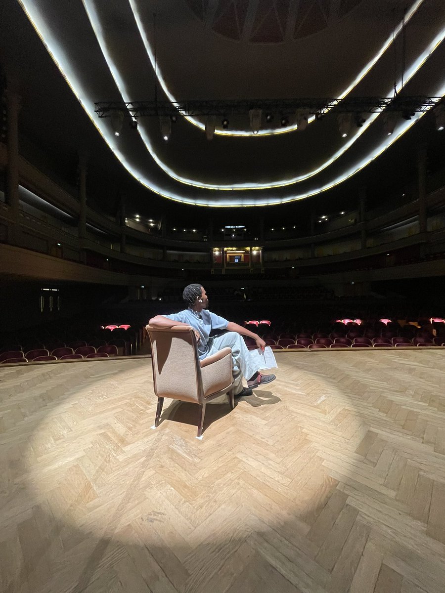 bambatha_sm's tweet image. FREEDOM  TO  CREATE  WITHOUT  BOARDERS AND INCLUSIVITY OF GENDER PRONOUNS. 
.
. 
.
.
.

#Bozar #annecarson #imanartist #artist #poetrycommunity #musiccommunity #classicalmusic