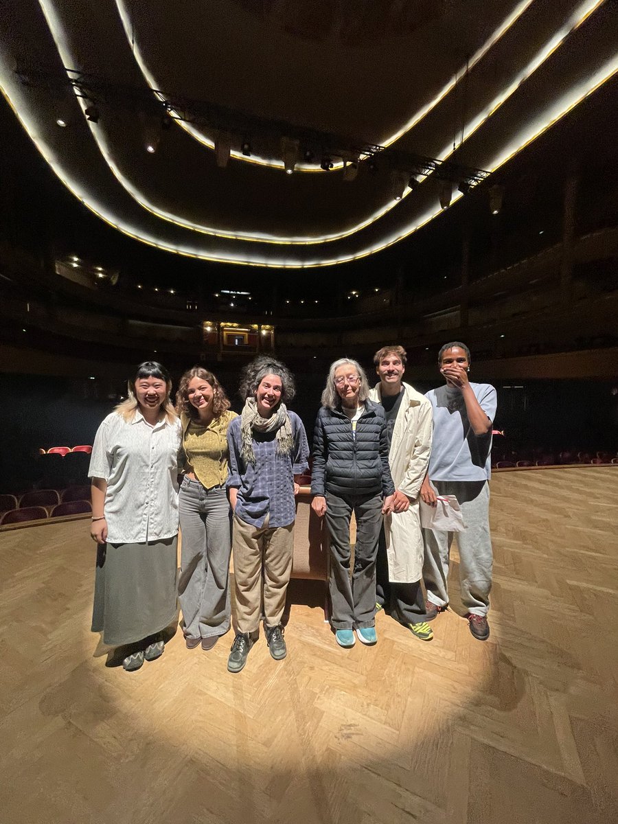 bambatha_sm's tweet image. FREEDOM  TO  CREATE  WITHOUT  BOARDERS AND INCLUSIVITY OF GENDER PRONOUNS. 
.
. 
.
.
.

#Bozar #annecarson #imanartist #artist #poetrycommunity #musiccommunity #classicalmusic