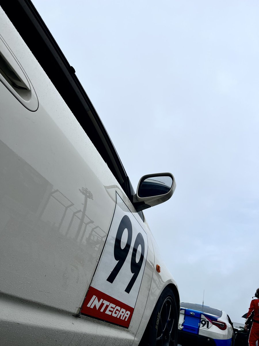 R_0309's tweet photo. 本日JOY耐決勝日！
生憎の雨ですが、天気は回復する見込み☀️
7時間後のゴールに向けて全力疾走します

#JOY耐2025
#モビリティリゾートもてぎ
#シバタイヤ
#Honda https://t.co/vXnAU4qlps
