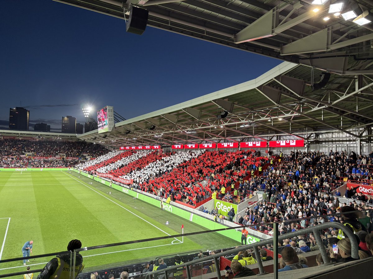 millsb123's tweet photo. @StoreTw8 Great work👏👏 looked fantastic 🔴⚪️ https://t.co/WQ5gnfFc5p