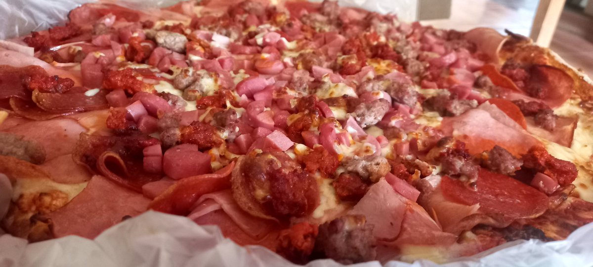 Ahora si me pedi una pizza bien masiva 😅🤭😋🤤