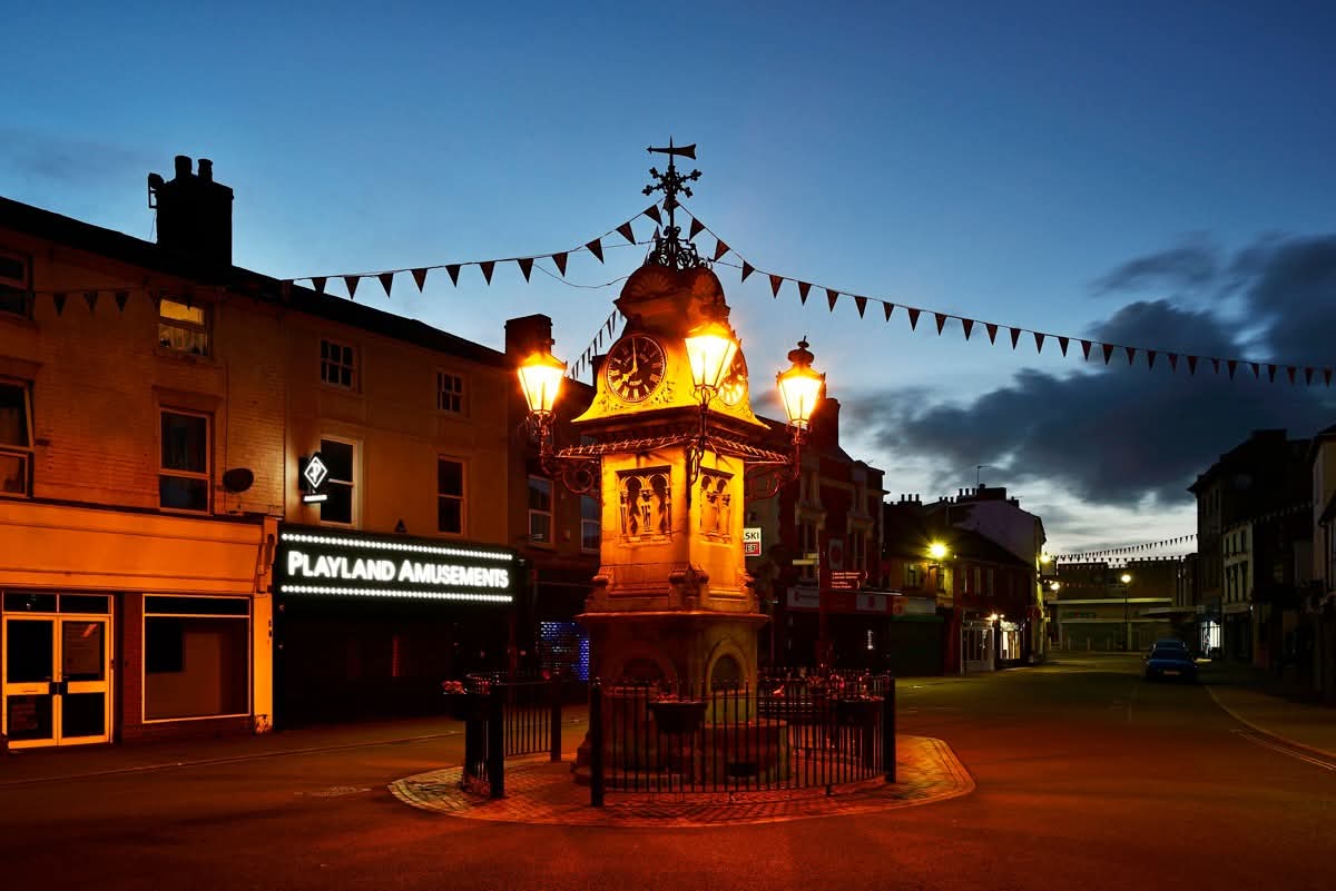 The Dr Tonks memorial clock in #Willenhall this evening. #Walsall #blackcountry #NightPhotography