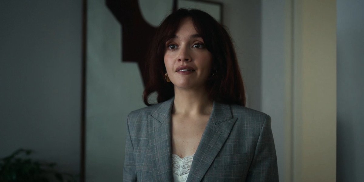 Jabu_Macdonald's tweet image. #TheGirlfriend

Now that I am done with the entire season I think it’s safe to say that I am actually on Cherry’s side 🤚🏽💀 Lauren is a snob and manipulative mother who is extremely obsessed with her son. 

There’s difference between Love and Obsession and she couldn’t even tell…