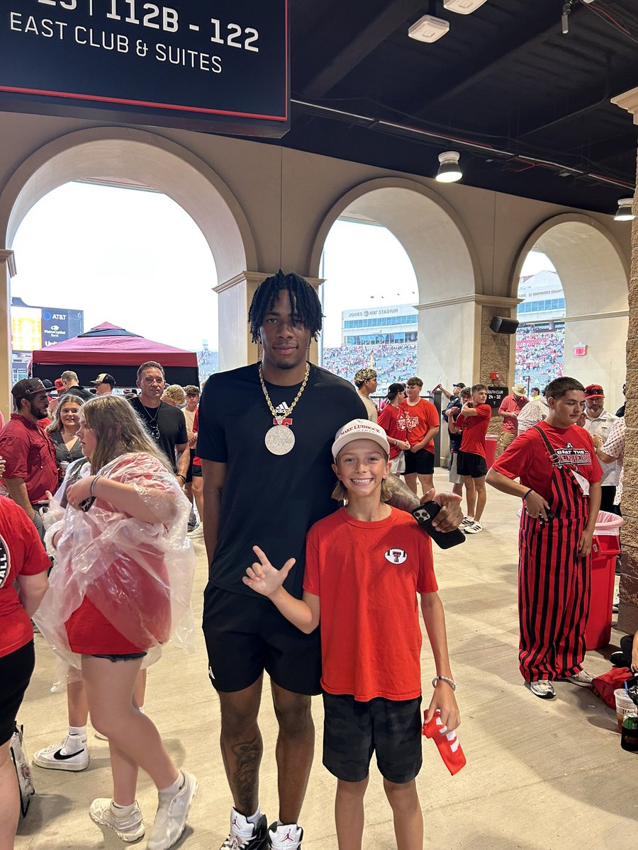 RMourning's tweet photo. We’re still here @TexasTechFB. Just taking some pics with @TexasTechMBB. Wreck em!! Beat the Beavers!! #ConcourseLife #WeatherDelay ❤️🖤 https://t.co/uQeZsj98eZ