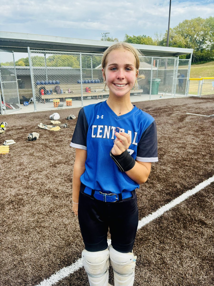 CentralSball's tweet photo. 🎉🏆REGIONAL CHAMPS🏆🎉

Win A 🥎 Plaque, You Get The Shack!💙

Congratulations to Kennedy Walker for receiving the Sportsmanship Pin from the game!💪🏻 https://t.co/EKmcMaiNJA