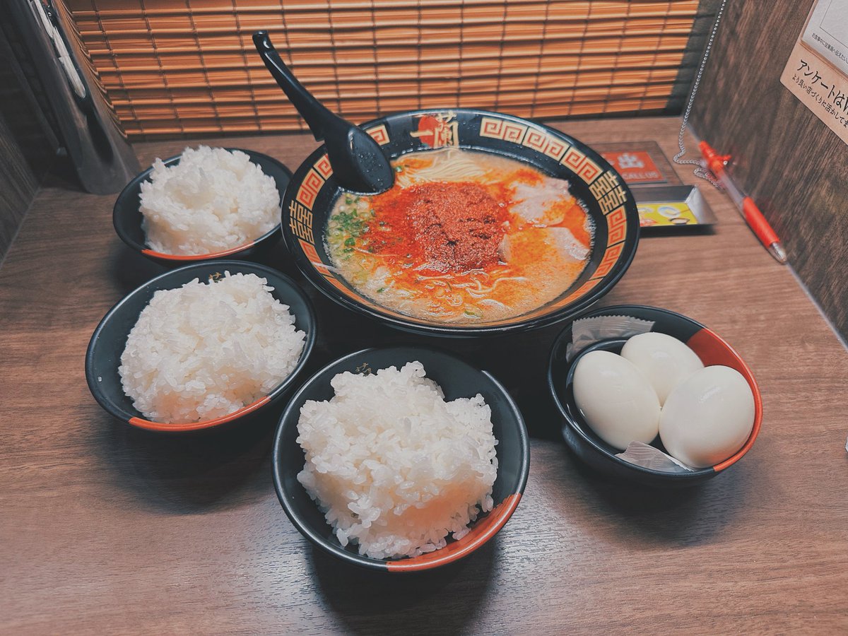 chococrochoco's tweet photo. 朝から一蘭ローレンセットぶっ決め🍜 https://t.co/AewilKbFOP
