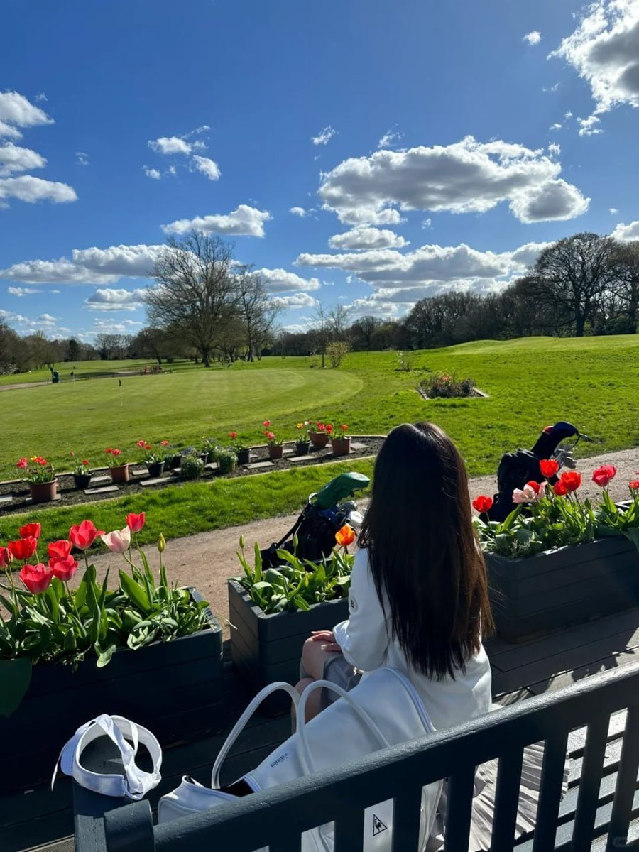 icannotbelieb's tweet image. Basking in the warmth of the sun on this beautiful day! The nice weather is putting a huge smile on my face. Enjoying every moment outside today☀️🌼