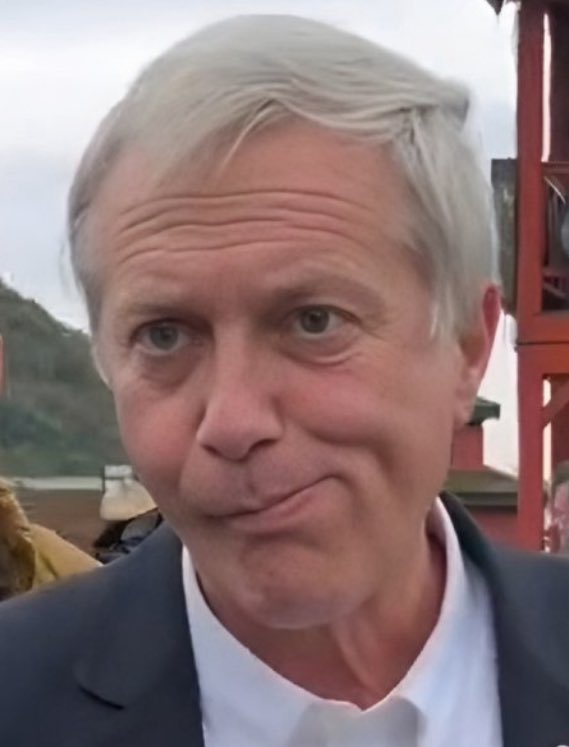 - Sr Kast, cómo ve lo de Bolsonaro?
- mmmmm . . yo creo que Jara . .
- Sr Kast, le pregunto por su amigo!
- mmmmm . . yo creo que Jara . .
- Sr Kast, le hablo de la condena!
- mmmmm . . pero es que Jara . .
- Prefiere hablar de otro tema?
- mmmmm Si, del hermano de Jara
    💭
🙄