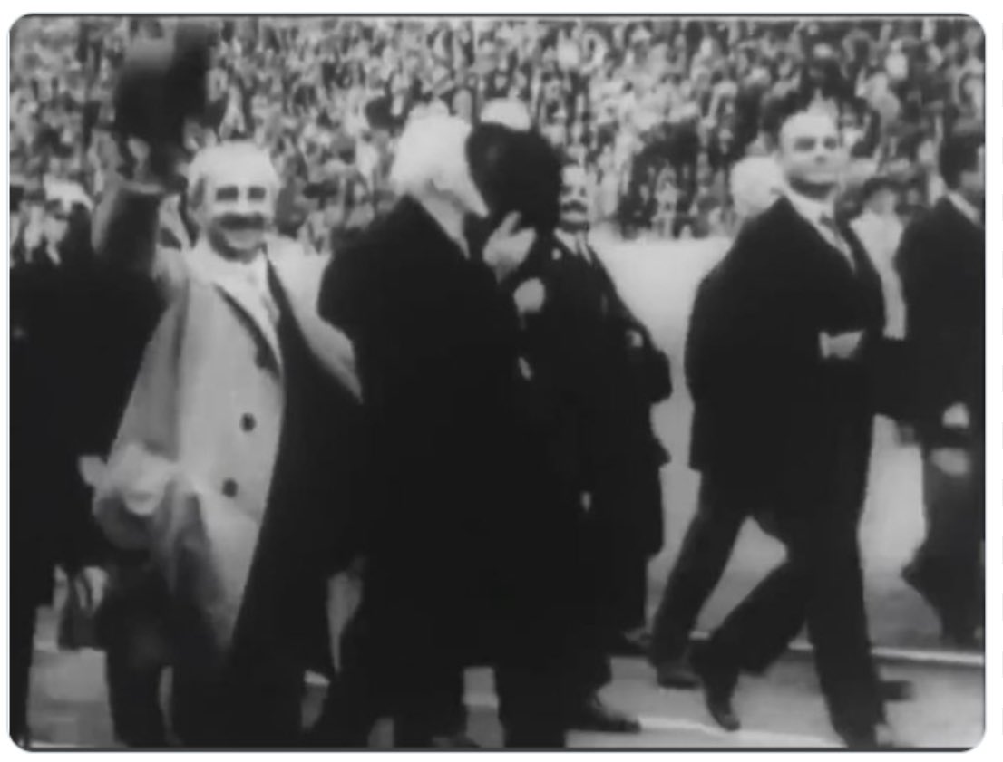 41Yagiz_41's tweet photo. 4:)Türkiye’de katliam tecavüz soykırım yapan Yunan Savaş Malüllerine 300 lira bağış yapan,Lozanda Yunanistanın ödemeyi kabul ettiği tazminatı almaktan vazgeçen Atina’da Milli kahraman olarak karşılanan İsmet Türkçü
Yunan Mezalimi kitabını yazan Yunancı öylemi
#12devaadam https://t.co/67AXHZeiDb