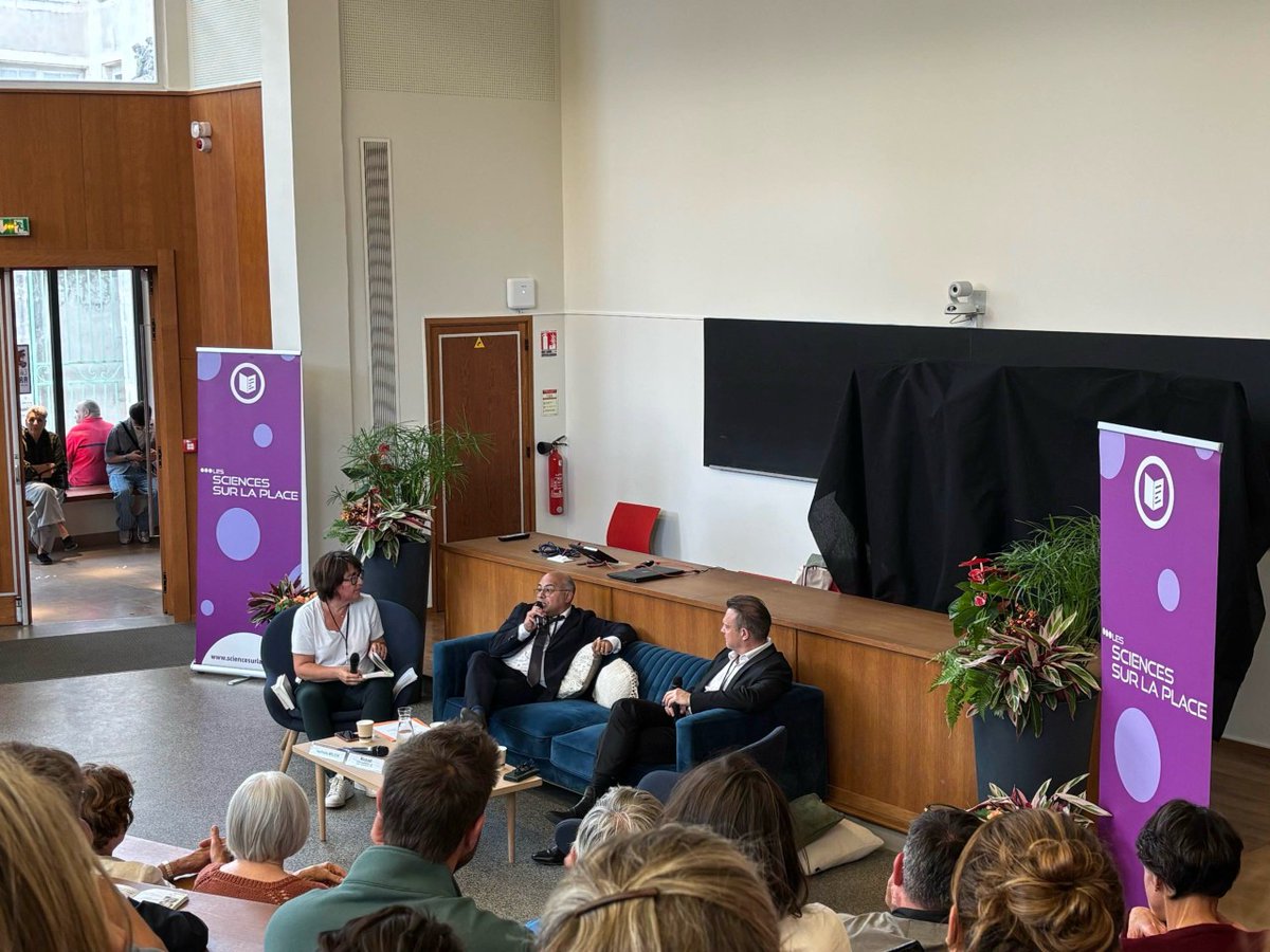 Un amphi plein à @sciences_place 🎉
Merci pour ce beau moment d’échange autour de « Addictions : du plaisir au piège » avec Cyril Tarquinio dans le cadre du #LivreSurLaPlace 📚
📖 Dédicace : « J’arrête de boire sans devenir chiant » (Solar)
#Addiction #Prévention #Sobriété
