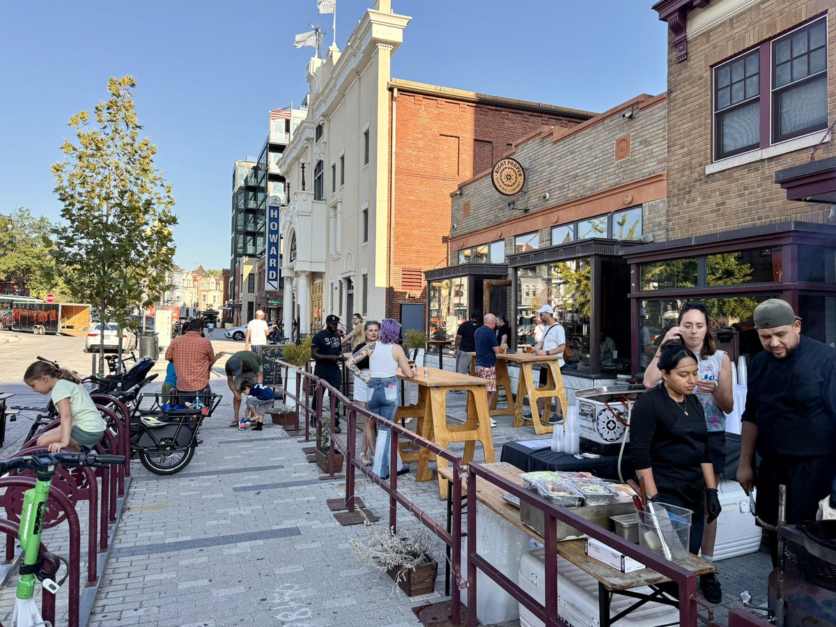 Another amazing <a href="/ArtAllNightDC/">ArtAllNightDC</a> at <a href="/RightProperBeer/">Right Proper Brewing</a> in #Shaw. Come on down if you’re nearby!