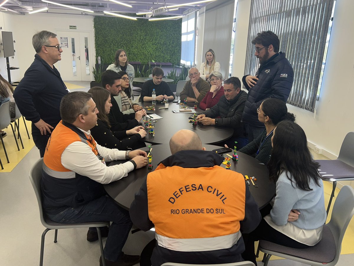 A community engagement workshop funded by <a href="/ESRC/">Economic and Social Research Council</a> was held yesterday in Caxias di Sul, to co-create resilient urban futures. Community’s members, local government officials and 
Members of civil protection (Defesa Civil Rio Grande do Sul) participated. Great energy! With <a href="/MLuz_NE/">Dr Luz Navarro</a>