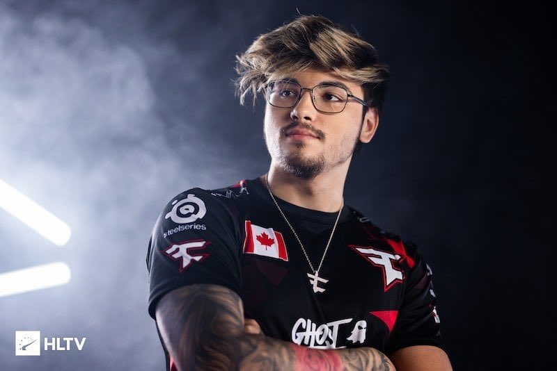 asleep_cs's tweet image. This guy would be perfect for FaZe rn 

Photoshopped him into a faze jersey