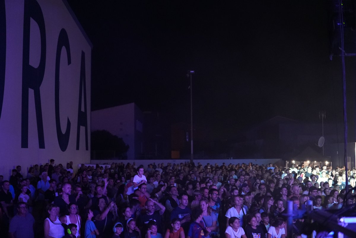 BasquetMenorca's tweet photo. 🔥 @Peldegall 🔥

Tancar una nit així a Bintaufa no té preu! Gràcies a tots i totes per fer-nos vibrar a la pista i davant l'escenari 🙌❤️

👋 Fins a l'any que ve, @EstrellaDammEs 𝘾𝙞𝙪𝙩𝙖𝙩 𝙙𝙚 𝙈𝙖𝙤́ 🏆 

#Menorca #UnaillaUnequip #EsportsCIMe #EsportsIllesBalears #MatealEstigma