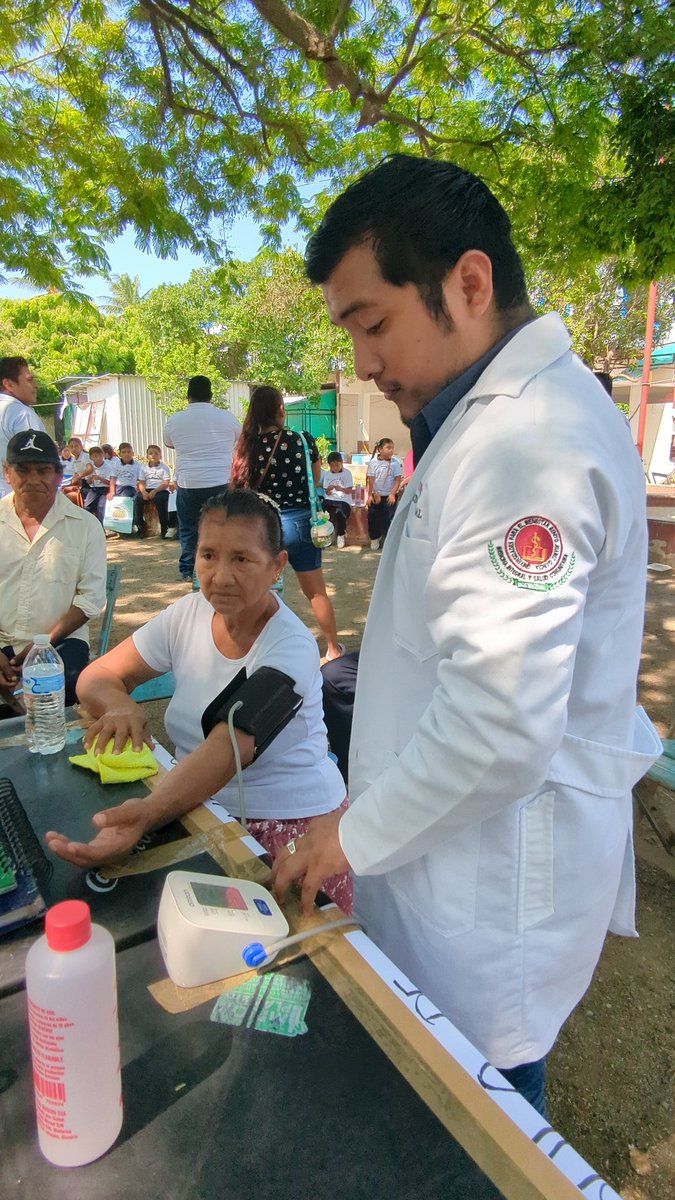 JSIstmo_SSO's tweet photo. En coordinación con el Servicio Nacional de Salud Pública, la Jurisdicción Sanitaria 2 Istmo, la autoridad municipal y diversas instituciones educativas, realizaron una caminata llena de color, alegría y mensajes preventivos. https://t.co/mF6FKwwIV6