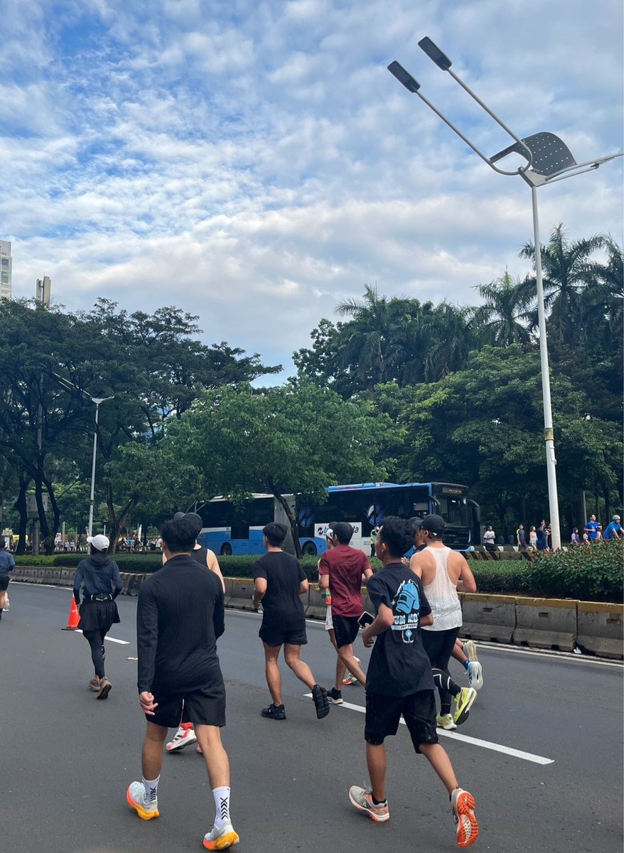 Transportasi Jakarta tweet media