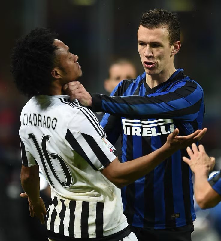 INTERBLOG241's tweet image. L’Inter non accetta compromessi, teatrini da Mulino Bianco:
L’Inter è agonismo puro, rabbia verso il sistema, lotta contro le ingiustizie.
Il logo che tu hai nel petto sono giorni di gioie e insonnie di noi malati di questi colori.
Se non li rispetti, per me sei finito.
#AMALA