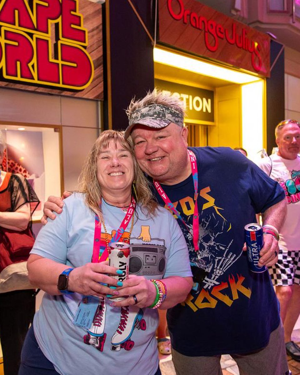 Did you know the price of your cruise includes a Deluxe Drink Package?! 🍹 Talk about The Ultimate 80s Party! #OnlyOnThe80sCruise