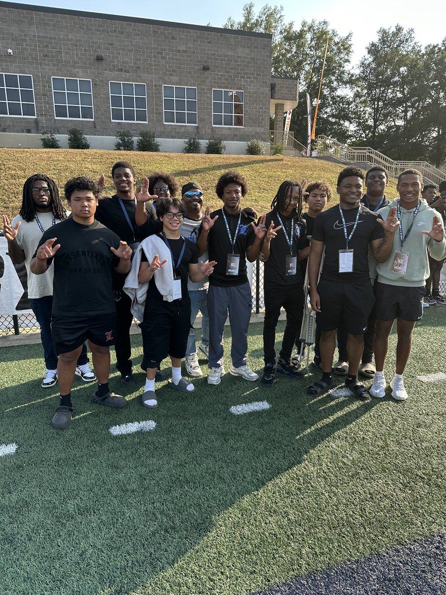 LaVergne_FB's tweet photo. Coach @caj2c  and some wolverines @UTM_FOOTBALL  today!!! #lsup https://t.co/tIHjUt3kuX