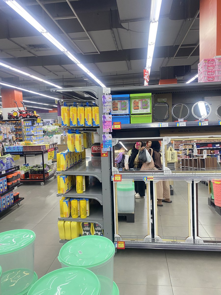 tris777ezza's tweet image. dari yg maksi di uwiw jadi ngethrift brg 🤧