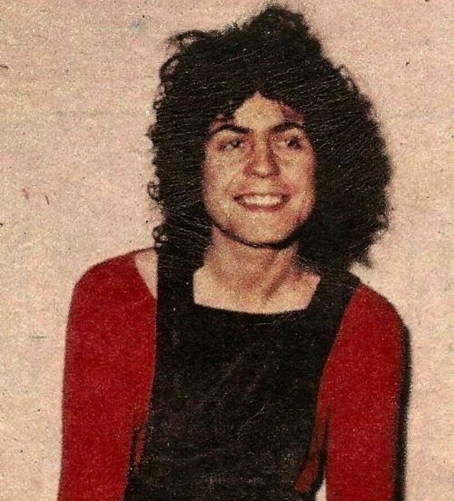 BoppingElf77's tweet photo. THAT BOLAN SMILE 💜💫
#MarcBolan #TRex #Music #GorgeousSmile #Solar #Radiant #Handsome #KindEyes #Beautiful #KALMIYH https://t.co/1rIrMEcXuV