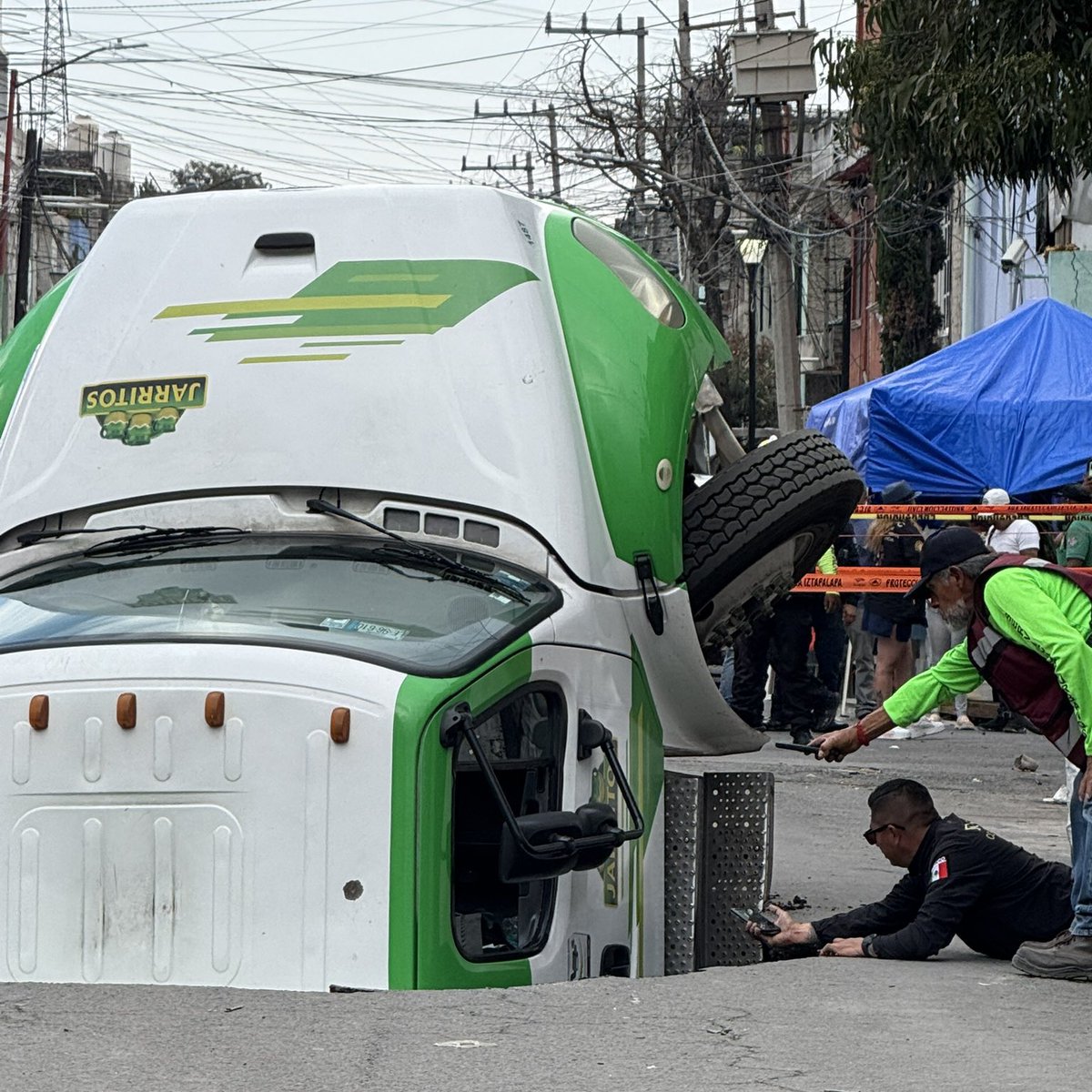 Otra vez Iztapalapa, imagínense que hubiera sido otra pipa de gas.

La gestión de <a href="/ClaraBrugadaM/">Clara Brugada Molina</a> ya es criminal.