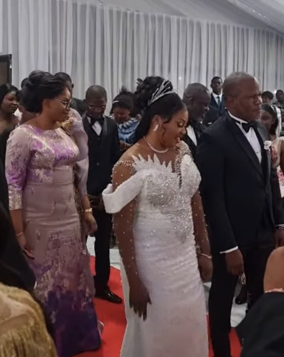 central_sage's tweet photo. Le mariage religieux de monsieur @ABolodjwa fait partie du bilan positif sous Félix Tshisekedi, après 20 ans de vie de commune. 

Félicitations 🎊 au couple vivez encore longtemps. https://t.co/UEZ8Ob1xm4