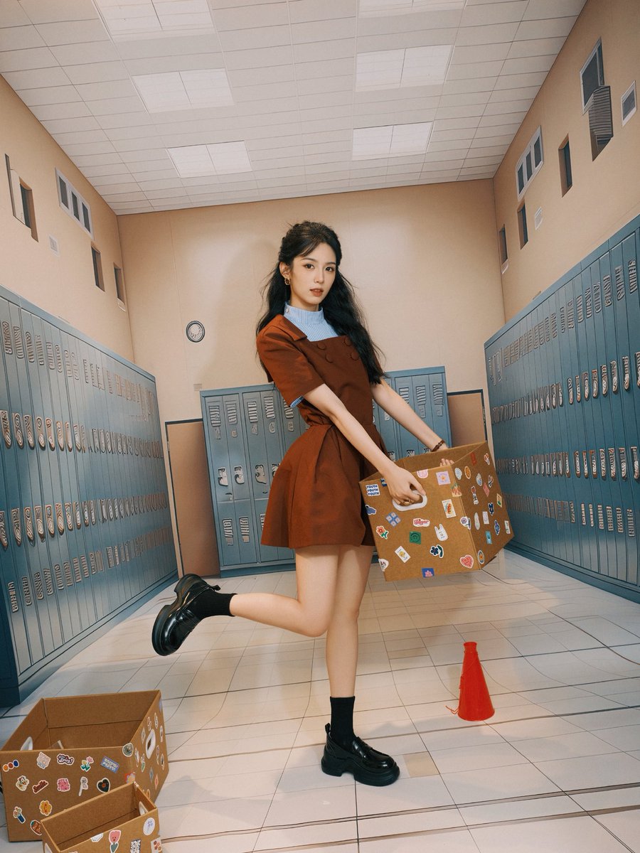 yyeahzzyy's tweet image. #Dior &amp;amp; #AFish 🩷🤎 #ZhouYe