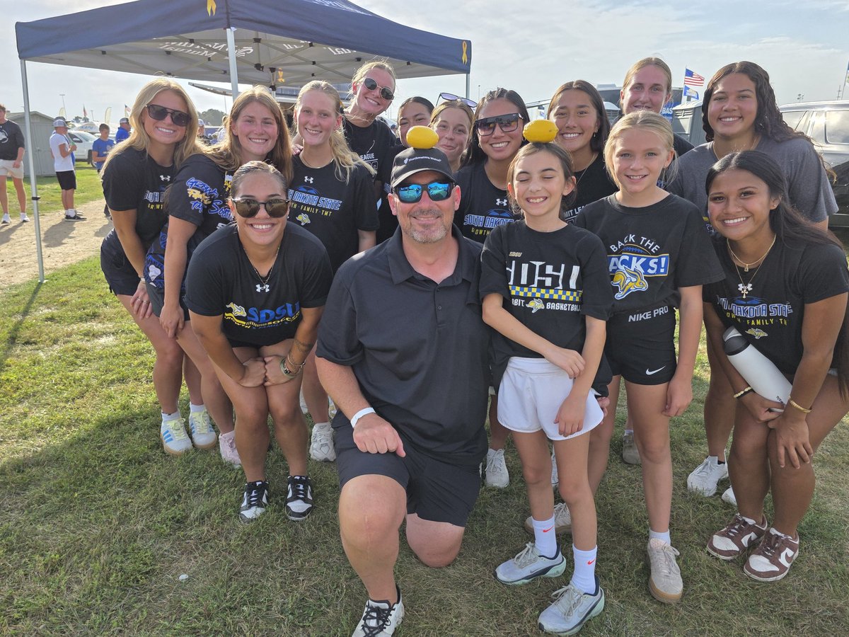 It's The GOALD Game tomorrow! Come out to Fishback Soccer Complex at 1:00 to help fight childhood cancer and see this amazing team!! If you haven't seen the Soccer team, tomorrow is the day to do it! See you there!!

#LemonTopChallenge #GoJacks
<a href="/AlexsLemonade/">Alex's Lemonade Stand Foundation</a> <a href="/NM_Financial/">Northwestern Mutual</a>