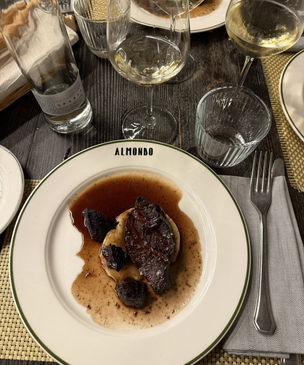 stasera ho mangiato da dio con le mie girlsss 🎀🌙🤍