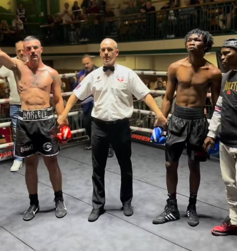 Fightgistmedia's tweet image. Joel Bartell gets the win by seventh round TKO, against Rasheed Adeyemo, to capture the Vacant Commonwealth Middleweight Youth Title at York Hall, Bethnal, Green, london.
.
#fightgistmedia #boxing #boxeo #worldboxing